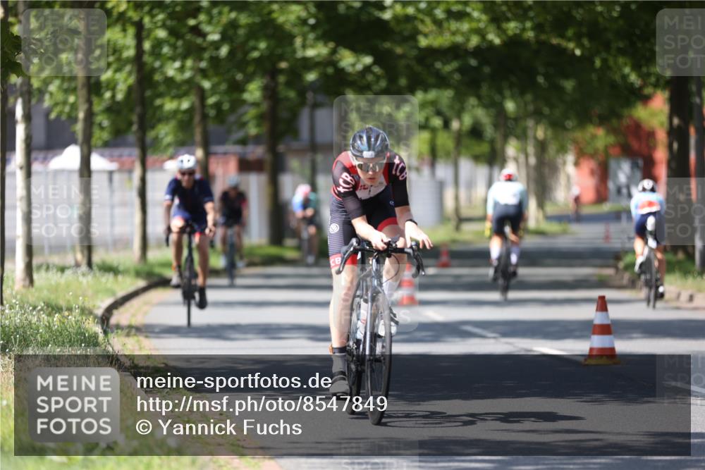 10.08.2025 - GEWOBA Citytriathlon Bremen Yannick Fuchs http://msf.ph/oto/8547849 10.08.2025 13:08:35 Radfahren 551, 552, 692, 702, 768, 824, 836, 855, 859, 968, 980, 1016 meine-sportfotos.de