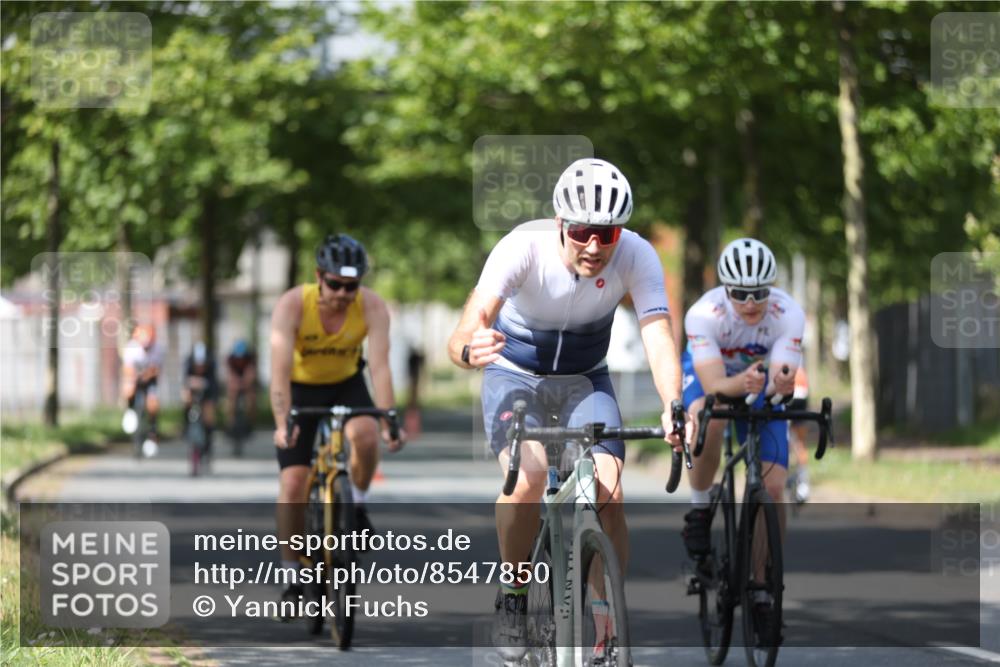 10.08.2025 - GEWOBA Citytriathlon Bremen Yannick Fuchs http://msf.ph/oto/8547850 10.08.2025 12:12:02 Radfahren 576, 605, 667, 699, 702, 799, 816, 907, 1003 meine-sportfotos.de
