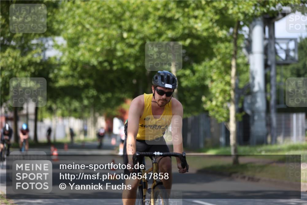 10.08.2025 - GEWOBA Citytriathlon Bremen Yannick Fuchs http://msf.ph/oto/8547858 10.08.2025 12:12:03 Radfahren 576, 605, 667, 699, 702, 799, 816, 907, 1003 meine-sportfotos.de