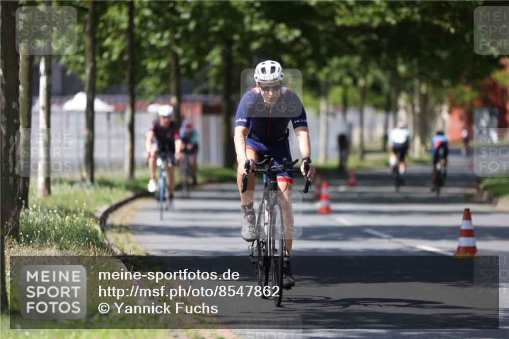 10.08.2025 - GEWOBA Citytriathlon Bremen Yannick Fuchs http://msf.ph/oto/8547862 10.08.2025 13:08:37 Radfahren 551, 552, 692, 702, 768, 824, 836, 855, 859, 968, 980, 1016 meine-sportfotos.de