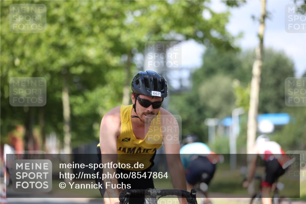 10.08.2025 - GEWOBA Citytriathlon Bremen Yannick Fuchs http://msf.ph/oto/8547864 10.08.2025 12:12:04 Radfahren 576, 605, 667, 699, 702, 799, 816, 907, 1003 meine-sportfotos.de