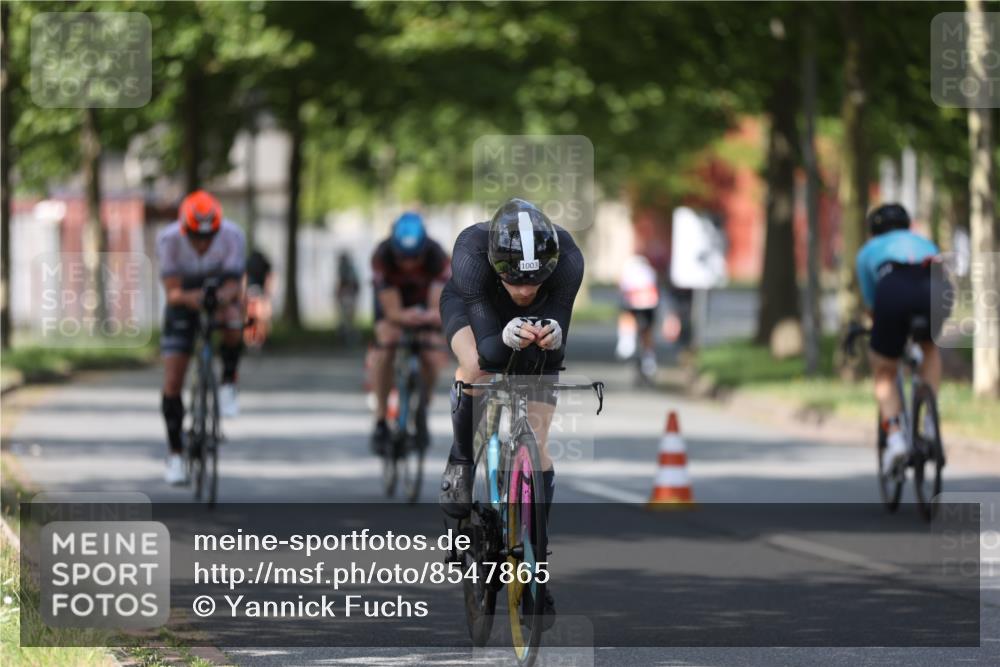 10.08.2025 - GEWOBA Citytriathlon Bremen Yannick Fuchs http://msf.ph/oto/8547865 10.08.2025 12:12:05 Radfahren 576, 605, 667, 699, 702, 751, 799, 816, 907, 1003 meine-sportfotos.de