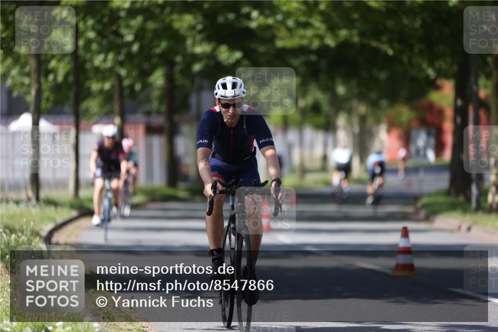 10.08.2025 - GEWOBA Citytriathlon Bremen Yannick Fuchs http://msf.ph/oto/8547866 10.08.2025 13:08:37 Radfahren 551, 552, 692, 702, 768, 824, 836, 855, 859, 968, 980, 1016 meine-sportfotos.de