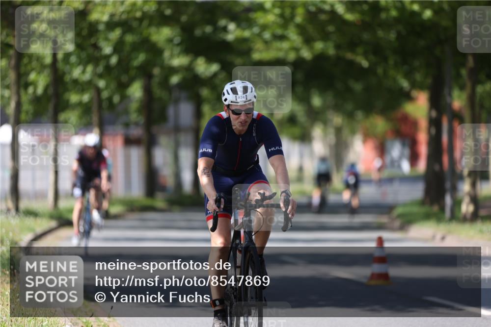 10.08.2025 - GEWOBA Citytriathlon Bremen Yannick Fuchs http://msf.ph/oto/8547869 10.08.2025 13:08:37 Radfahren 551, 552, 692, 702, 768, 824, 836, 855, 859, 968, 980, 1016 meine-sportfotos.de