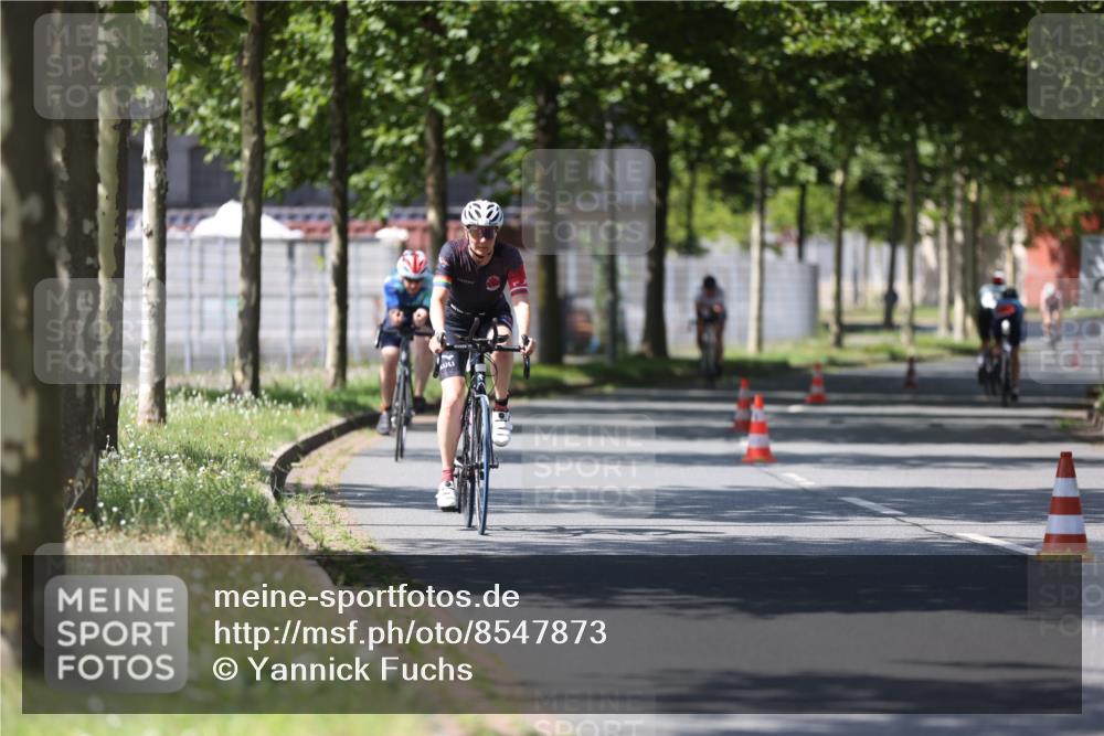 10.08.2025 - GEWOBA Citytriathlon Bremen Yannick Fuchs http://msf.ph/oto/8547873 10.08.2025 13:08:38 Radfahren 551, 552, 692, 702, 768, 824, 836, 855, 859, 912, 968, 980, 1016 meine-sportfotos.de