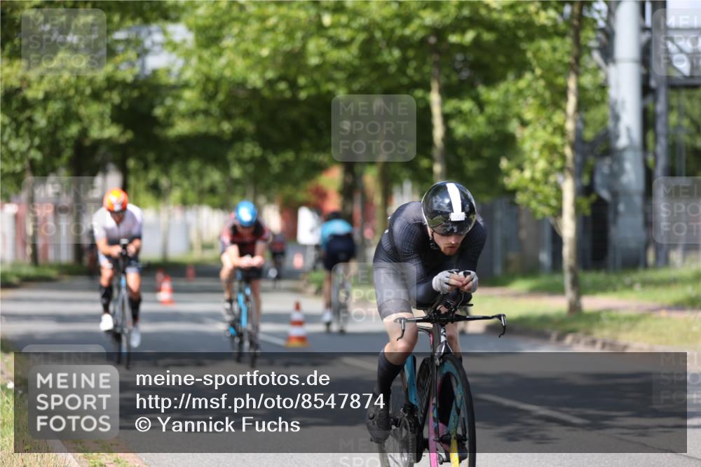 10.08.2025 - GEWOBA Citytriathlon Bremen Yannick Fuchs http://msf.ph/oto/8547874 10.08.2025 12:12:05 Radfahren 576, 605, 667, 699, 702, 751, 799, 816, 907, 1003 meine-sportfotos.de