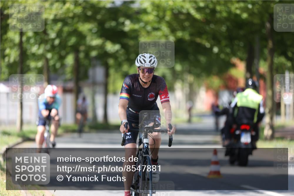 10.08.2025 - GEWOBA Citytriathlon Bremen Yannick Fuchs http://msf.ph/oto/8547881 10.08.2025 13:08:39 Radfahren 551, 552, 692, 702, 768, 824, 836, 855, 859, 912, 968, 1016 meine-sportfotos.de