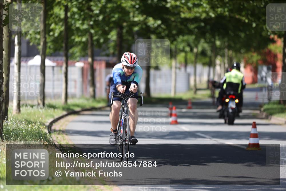 10.08.2025 - GEWOBA Citytriathlon Bremen Yannick Fuchs http://msf.ph/oto/8547884 10.08.2025 13:08:40 Radfahren 551, 552, 692, 702, 768, 824, 836, 855, 859, 912, 968, 1016 meine-sportfotos.de