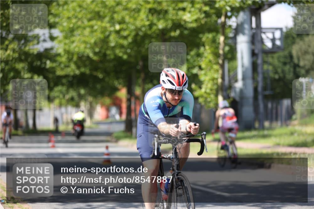 10.08.2025 - GEWOBA Citytriathlon Bremen Yannick Fuchs http://msf.ph/oto/8547887 10.08.2025 13:08:42 Radfahren 551, 552, 692, 702, 768, 824, 855, 859, 912, 968, 1016 meine-sportfotos.de