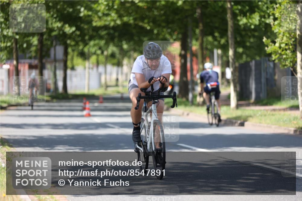 10.08.2025 - GEWOBA Citytriathlon Bremen Yannick Fuchs http://msf.ph/oto/8547891 10.08.2025 13:08:45 Radfahren 551, 552, 692, 702, 768, 824, 859, 912, 968, 1016 meine-sportfotos.de