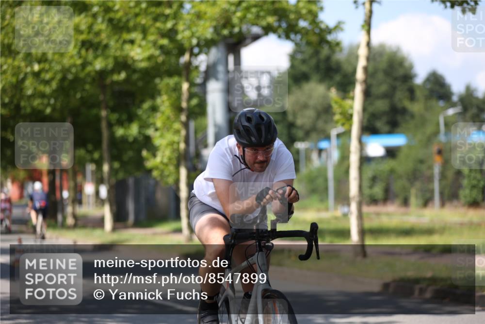 10.08.2025 - GEWOBA Citytriathlon Bremen Yannick Fuchs http://msf.ph/oto/8547899 10.08.2025 13:08:46 Radfahren 551, 552, 692, 702, 768, 824, 859, 912, 968, 1016 meine-sportfotos.de
