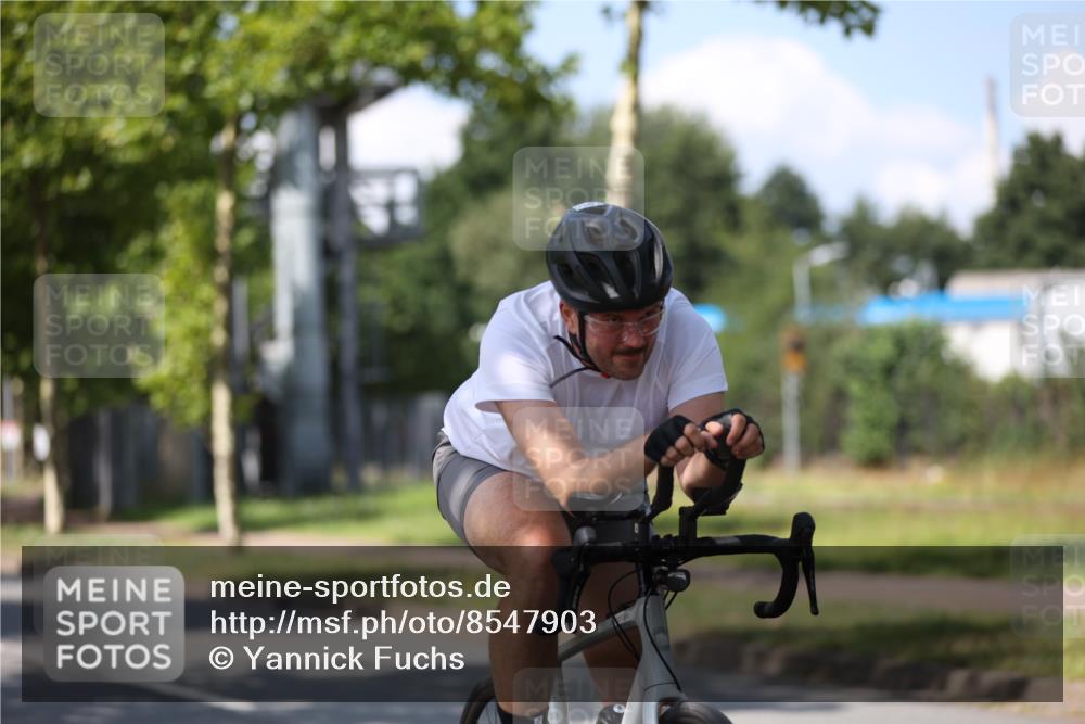 10.08.2025 - GEWOBA Citytriathlon Bremen Yannick Fuchs http://msf.ph/oto/8547903 10.08.2025 13:08:46 Radfahren 551, 552, 692, 702, 768, 824, 859, 912, 968, 1016 meine-sportfotos.de
