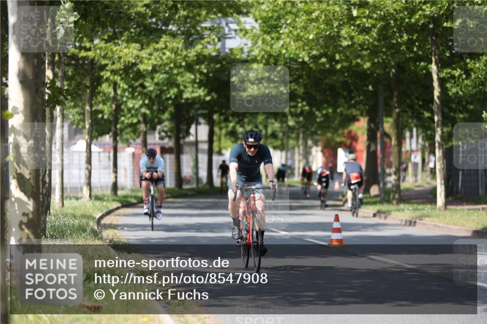 10.08.2025 - GEWOBA Citytriathlon Bremen Yannick Fuchs http://msf.ph/oto/8547908 10.08.2025 12:12:10 Radfahren 576, 605, 667, 699, 751, 799, 816, 907, 1003 meine-sportfotos.de
