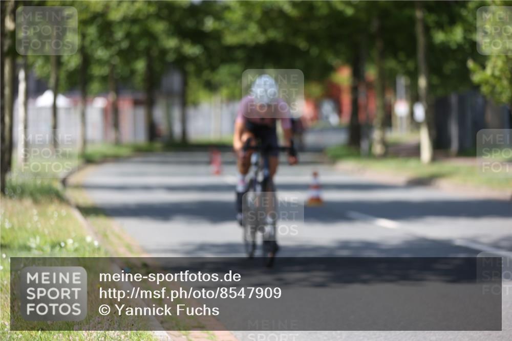 10.08.2025 - GEWOBA Citytriathlon Bremen Yannick Fuchs http://msf.ph/oto/8547909 10.08.2025 13:08:49 Radfahren 551, 692, 824, 912, 968, 1016 meine-sportfotos.de