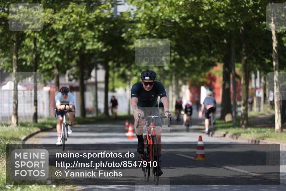 10.08.2025 - GEWOBA Citytriathlon Bremen Yannick Fuchs http://msf.ph/oto/8547910 10.08.2025 12:12:10 Radfahren 576, 605, 667, 699, 751, 799, 816, 907, 1003 meine-sportfotos.de