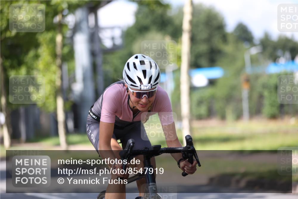 10.08.2025 - GEWOBA Citytriathlon Bremen Yannick Fuchs http://msf.ph/oto/8547919 10.08.2025 13:08:50 Radfahren 551, 692, 824, 912, 968, 1016 meine-sportfotos.de