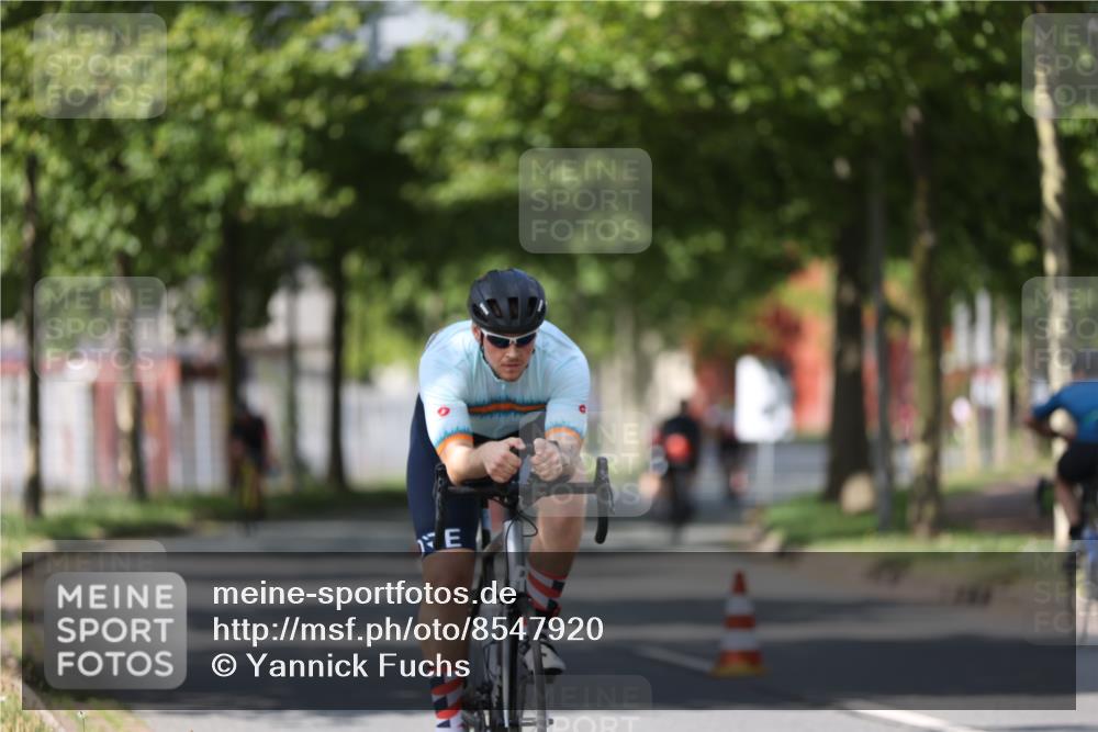10.08.2025 - GEWOBA Citytriathlon Bremen Yannick Fuchs http://msf.ph/oto/8547920 10.08.2025 12:12:12 Radfahren 576, 605, 667, 751, 799, 816, 907, 1003 meine-sportfotos.de