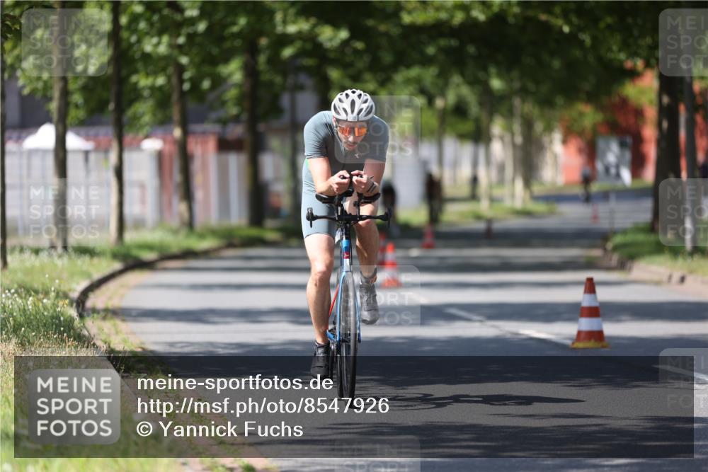 10.08.2025 - GEWOBA Citytriathlon Bremen Yannick Fuchs http://msf.ph/oto/8547926 10.08.2025 13:09:03 Radfahren 735, 822, 912, 973 meine-sportfotos.de