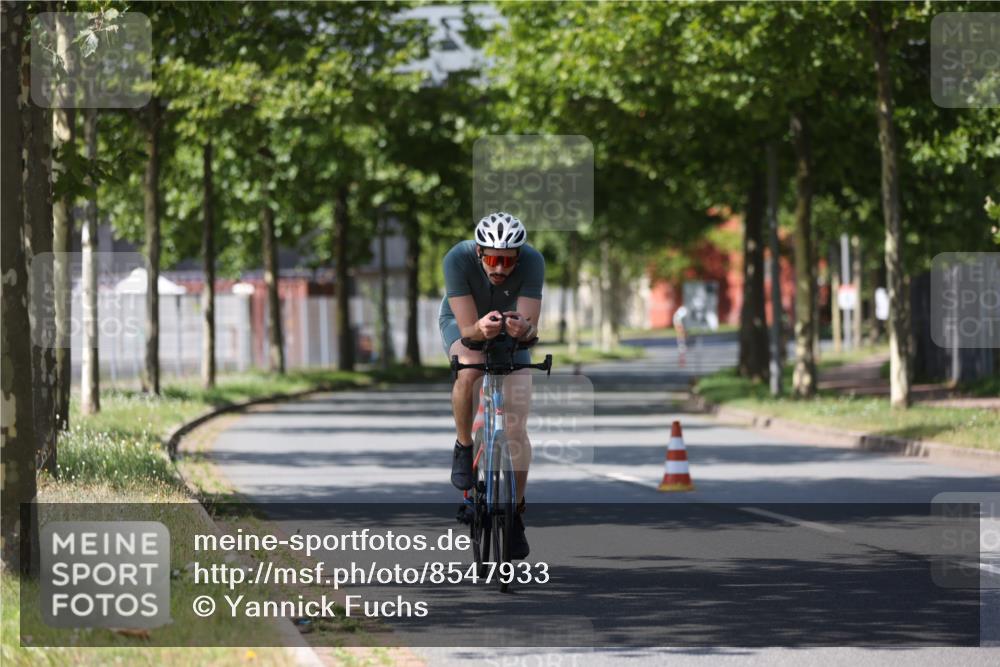 10.08.2025 - GEWOBA Citytriathlon Bremen Yannick Fuchs http://msf.ph/oto/8547933 10.08.2025 13:09:04 Radfahren 735, 822, 973 meine-sportfotos.de