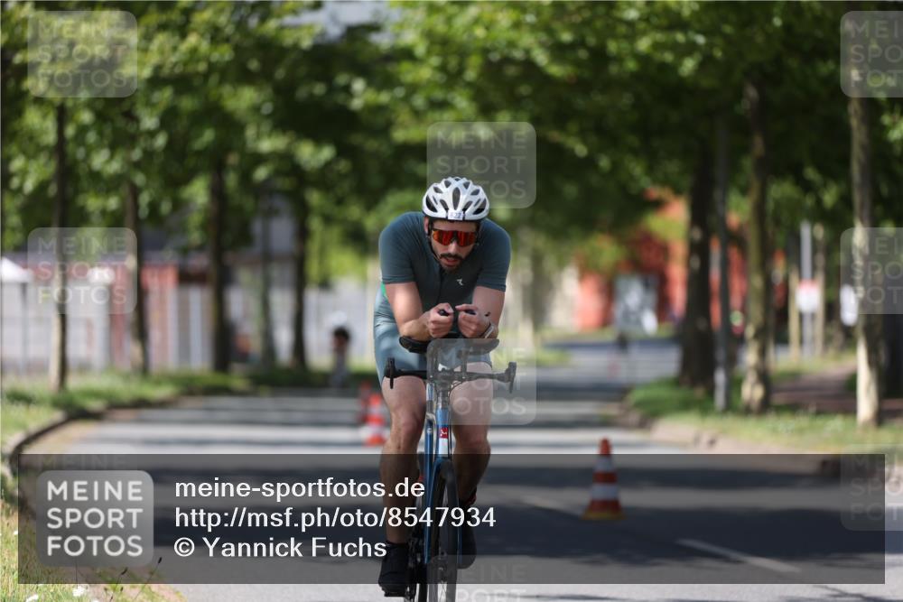 10.08.2025 - GEWOBA Citytriathlon Bremen Yannick Fuchs http://msf.ph/oto/8547934 10.08.2025 13:09:04 Radfahren 735, 822, 973 meine-sportfotos.de