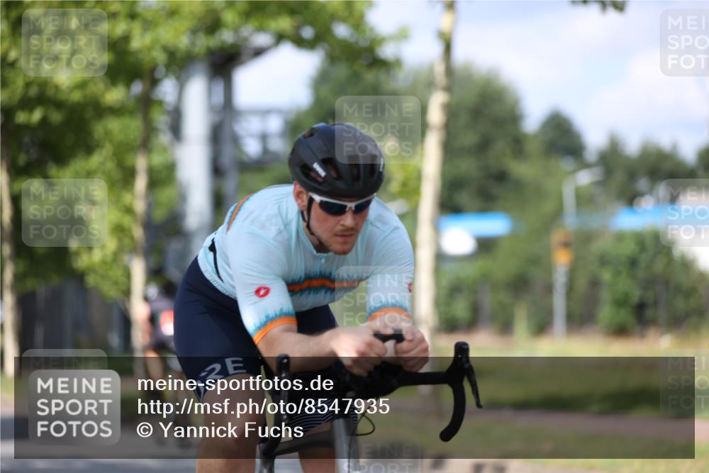 10.08.2025 - GEWOBA Citytriathlon Bremen Yannick Fuchs http://msf.ph/oto/8547935 10.08.2025 12:12:13 Radfahren 576, 605, 667, 751, 799, 816, 907, 932, 1003 meine-sportfotos.de