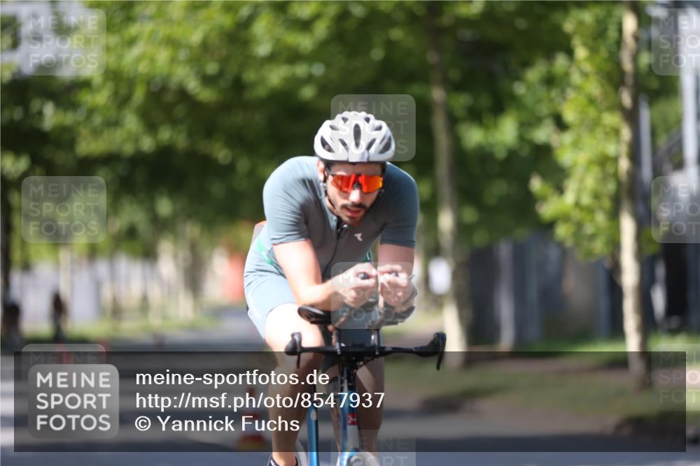 10.08.2025 - GEWOBA Citytriathlon Bremen Yannick Fuchs http://msf.ph/oto/8547937 10.08.2025 13:09:04 Radfahren 735, 822, 973 meine-sportfotos.de