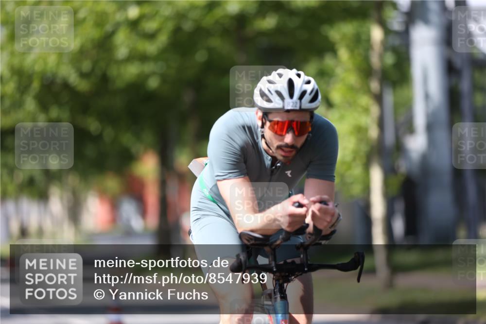 10.08.2025 - GEWOBA Citytriathlon Bremen Yannick Fuchs http://msf.ph/oto/8547939 10.08.2025 13:09:05 Radfahren 735, 822, 973 meine-sportfotos.de