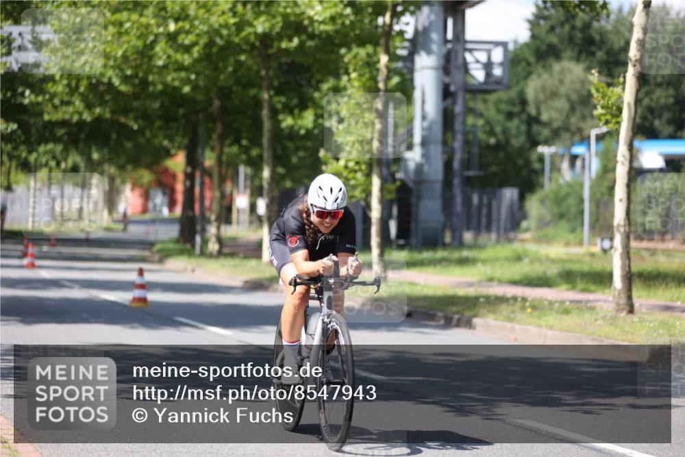 10.08.2025 - GEWOBA Citytriathlon Bremen Yannick Fuchs http://msf.ph/oto/8547943 10.08.2025 13:09:11 Radfahren 735, 822, 973, 977, 1006 meine-sportfotos.de