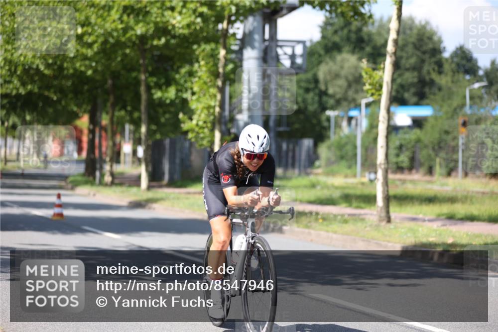 10.08.2025 - GEWOBA Citytriathlon Bremen Yannick Fuchs http://msf.ph/oto/8547946 10.08.2025 13:09:11 Radfahren 735, 822, 973, 977, 1006 meine-sportfotos.de