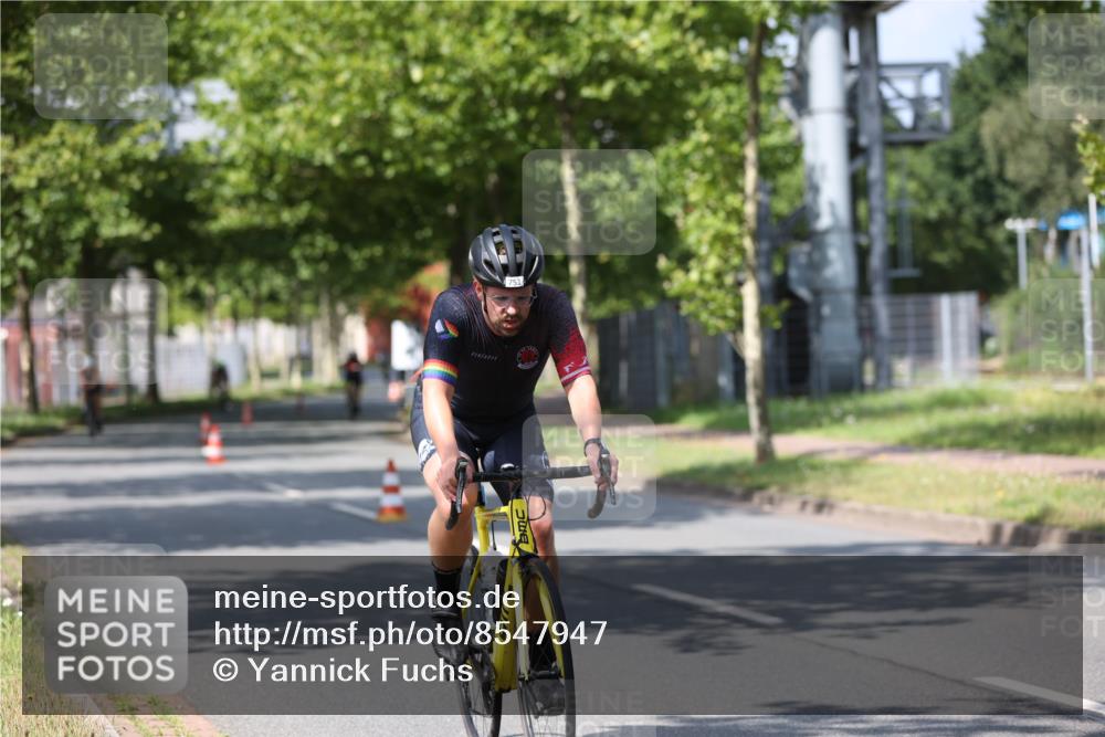 10.08.2025 - GEWOBA Citytriathlon Bremen Yannick Fuchs http://msf.ph/oto/8547947 10.08.2025 12:12:19 Radfahren 605, 751, 816, 875, 907, 932, 1003 meine-sportfotos.de