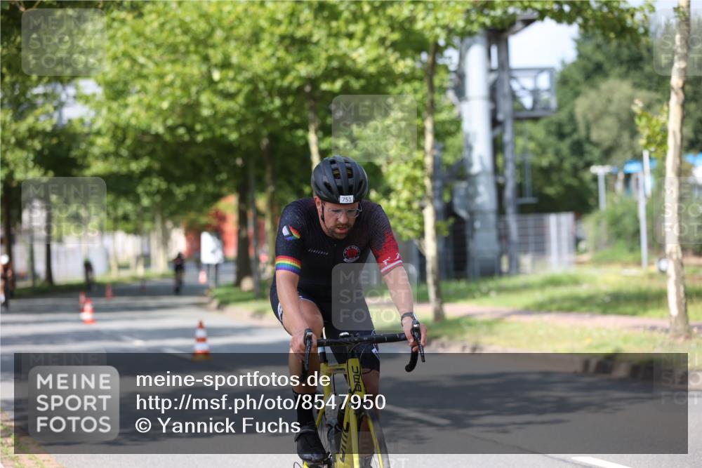 10.08.2025 - GEWOBA Citytriathlon Bremen Yannick Fuchs http://msf.ph/oto/8547950 10.08.2025 12:12:19 Radfahren 605, 751, 816, 875, 907, 932, 1003 meine-sportfotos.de