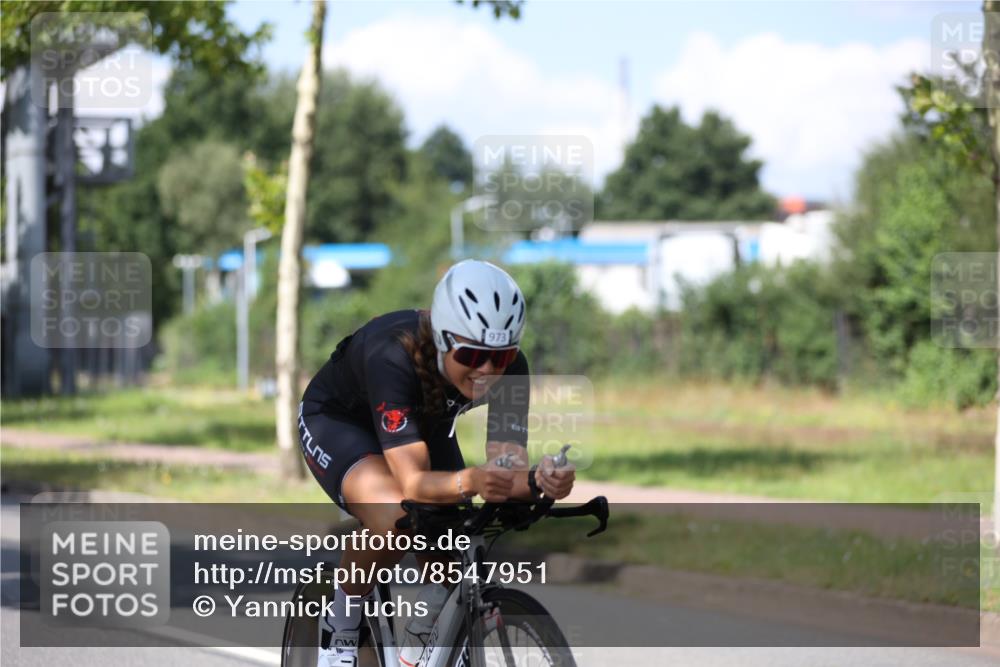 10.08.2025 - GEWOBA Citytriathlon Bremen Yannick Fuchs http://msf.ph/oto/8547951 10.08.2025 13:09:12 Radfahren 735, 822, 973, 977, 1006 meine-sportfotos.de
