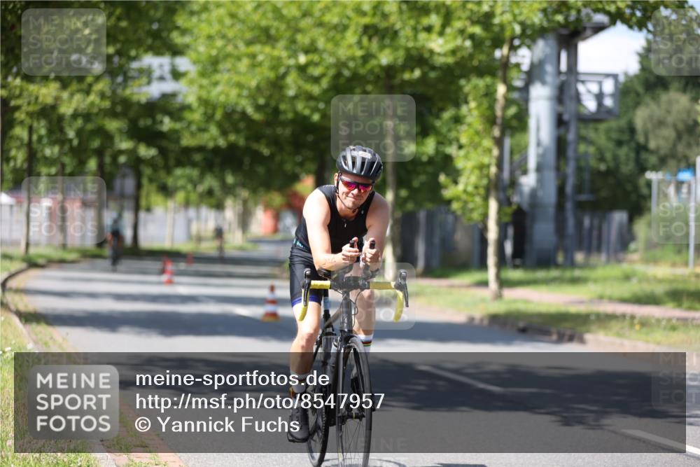 10.08.2025 - GEWOBA Citytriathlon Bremen Yannick Fuchs http://msf.ph/oto/8547957 10.08.2025 13:09:13 Radfahren 735, 822, 973, 977, 1006 meine-sportfotos.de