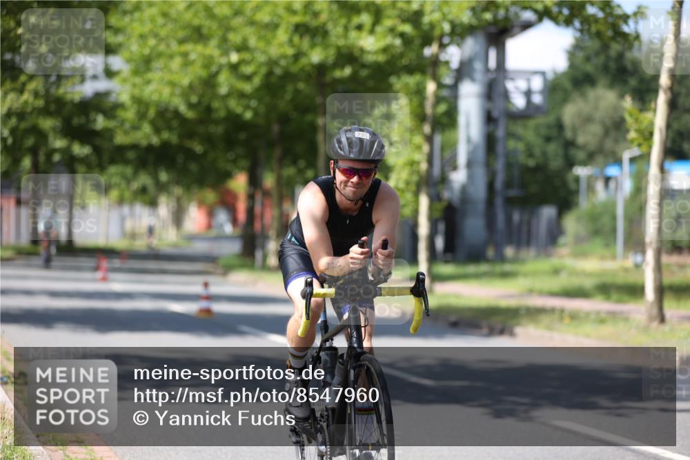 10.08.2025 - GEWOBA Citytriathlon Bremen Yannick Fuchs http://msf.ph/oto/8547960 10.08.2025 13:09:13 Radfahren 735, 822, 973, 977, 1006 meine-sportfotos.de