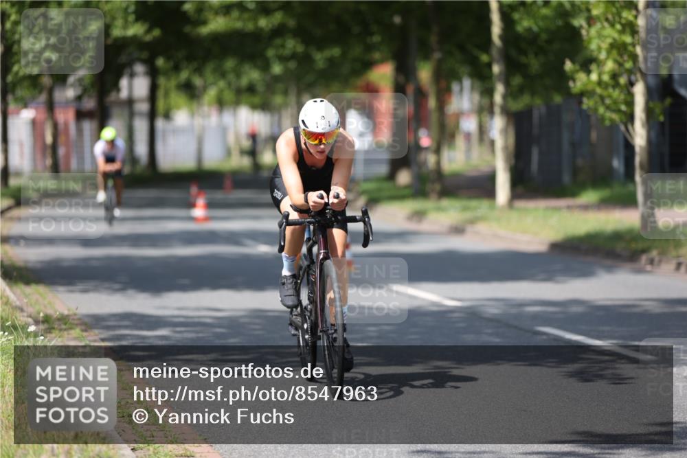 10.08.2025 - GEWOBA Citytriathlon Bremen Yannick Fuchs http://msf.ph/oto/8547963 10.08.2025 12:12:24 Radfahren 605, 751, 769, 875, 932, 1012 meine-sportfotos.de
