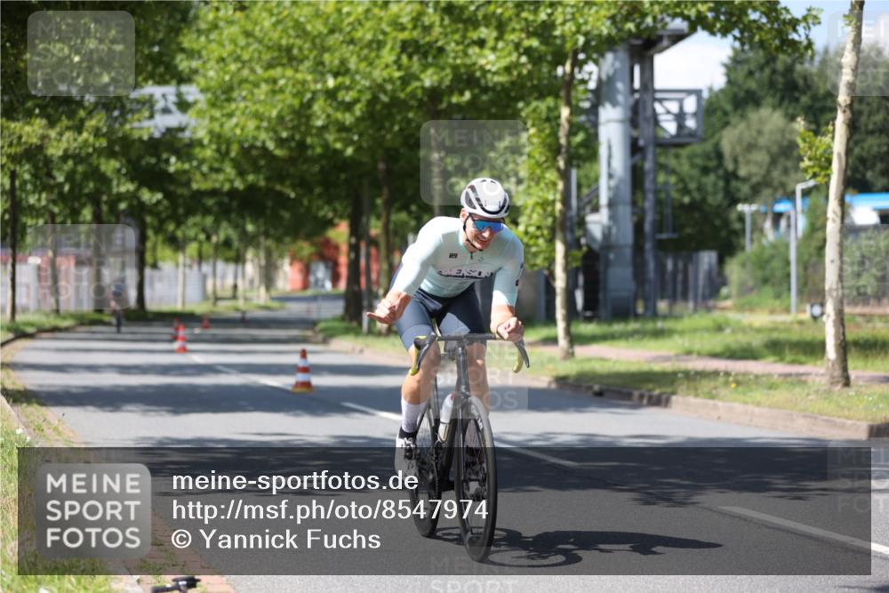 10.08.2025 - GEWOBA Citytriathlon Bremen Yannick Fuchs http://msf.ph/oto/8547974 10.08.2025 13:09:17 Radfahren 735, 822, 973, 977, 1006 meine-sportfotos.de
