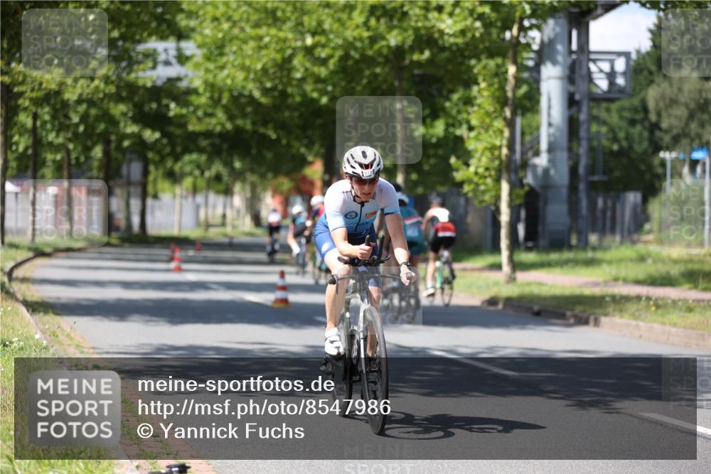 10.08.2025 - GEWOBA Citytriathlon Bremen Yannick Fuchs http://msf.ph/oto/8547986 10.08.2025 13:09:23 Radfahren 735, 973, 977, 1006 meine-sportfotos.de