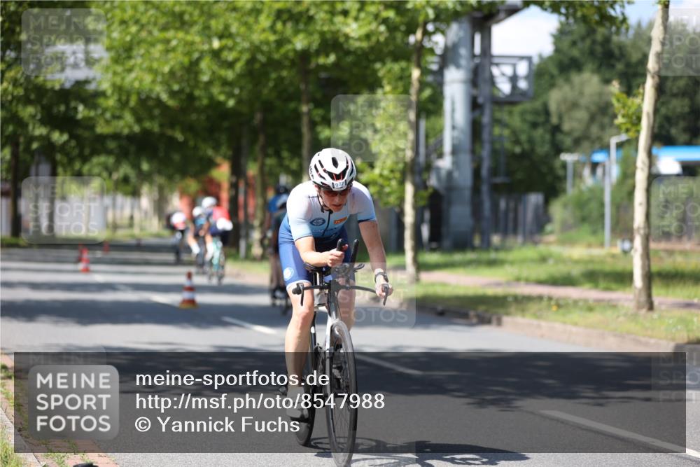 10.08.2025 - GEWOBA Citytriathlon Bremen Yannick Fuchs http://msf.ph/oto/8547988 10.08.2025 13:09:23 Radfahren 735, 973, 977, 1006 meine-sportfotos.de