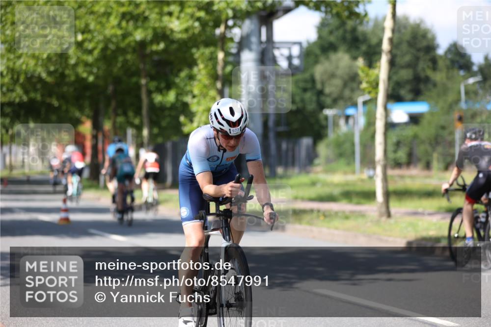 10.08.2025 - GEWOBA Citytriathlon Bremen Yannick Fuchs http://msf.ph/oto/8547991 10.08.2025 13:09:23 Radfahren 735, 973, 977, 1006 meine-sportfotos.de