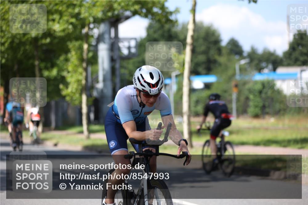 10.08.2025 - GEWOBA Citytriathlon Bremen Yannick Fuchs http://msf.ph/oto/8547993 10.08.2025 13:09:23 Radfahren 735, 973, 977, 1006 meine-sportfotos.de