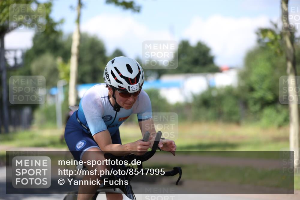 10.08.2025 - GEWOBA Citytriathlon Bremen Yannick Fuchs http://msf.ph/oto/8547995 10.08.2025 13:09:23 Radfahren 735, 973, 977, 1006 meine-sportfotos.de