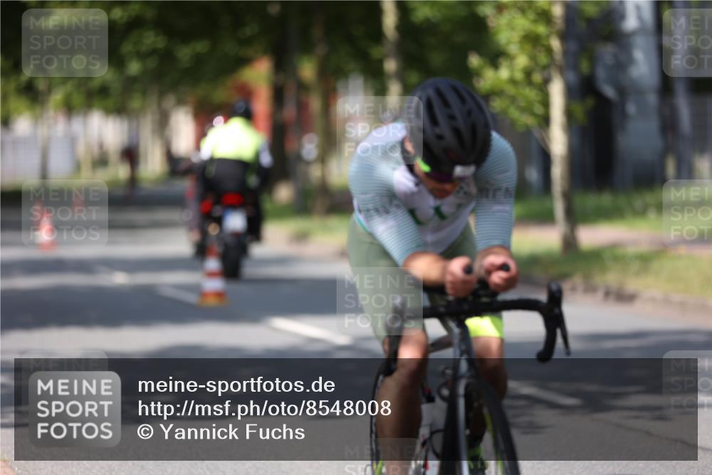 10.08.2025 - GEWOBA Citytriathlon Bremen Yannick Fuchs http://msf.ph/oto/8548008 10.08.2025 12:12:34 Radfahren 692, 769, 851, 875, 885, 932, 1012 meine-sportfotos.de