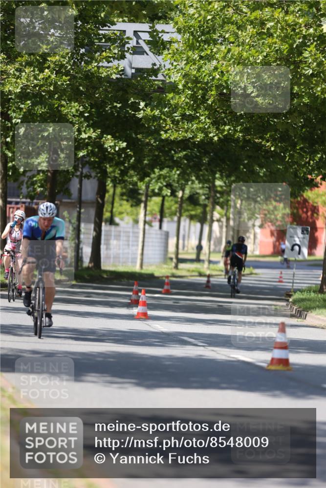 10.08.2025 - GEWOBA Citytriathlon Bremen Yannick Fuchs http://msf.ph/oto/8548009 10.08.2025 13:09:37 Radfahren 681, 770, 942 meine-sportfotos.de