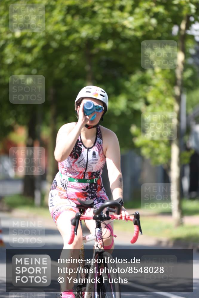 10.08.2025 - GEWOBA Citytriathlon Bremen Yannick Fuchs http://msf.ph/oto/8548028 10.08.2025 13:09:42 Radfahren 681, 770, 942 meine-sportfotos.de