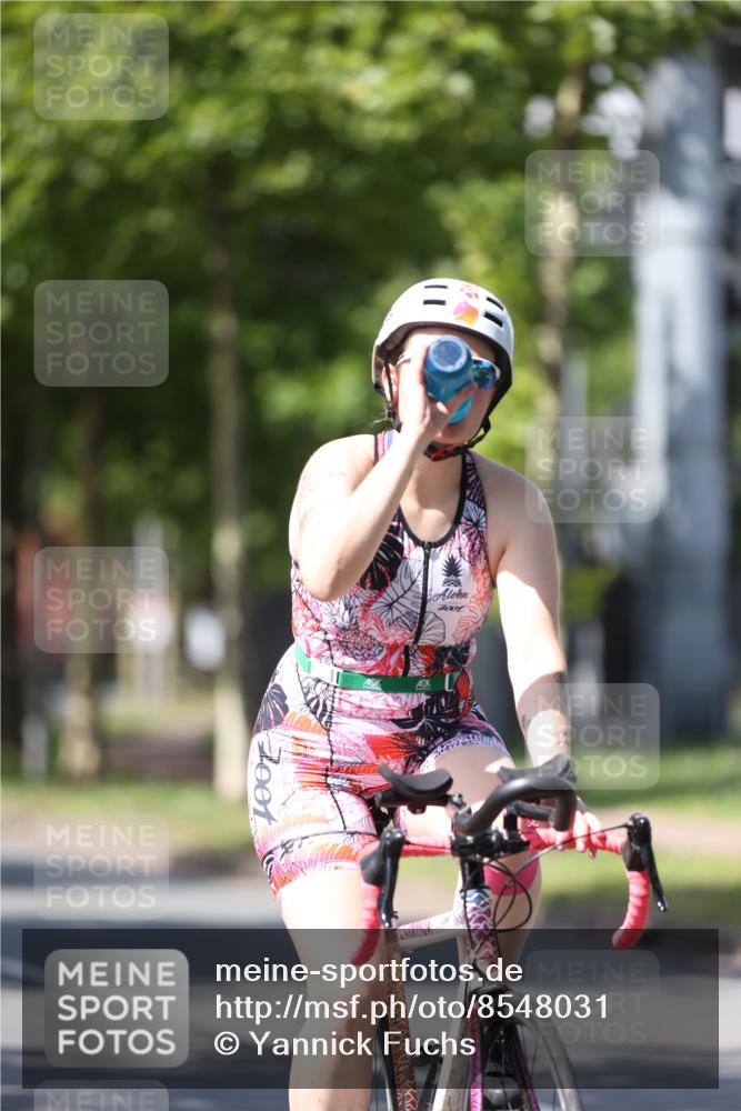 10.08.2025 - GEWOBA Citytriathlon Bremen Yannick Fuchs http://msf.ph/oto/8548031 10.08.2025 13:09:42 Radfahren 681, 770, 942 meine-sportfotos.de