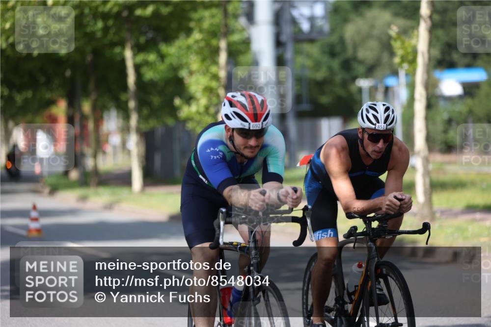 10.08.2025 - GEWOBA Citytriathlon Bremen Yannick Fuchs http://msf.ph/oto/8548034 10.08.2025 12:12:39 Radfahren 640, 692, 769, 851, 875, 885, 1012 meine-sportfotos.de