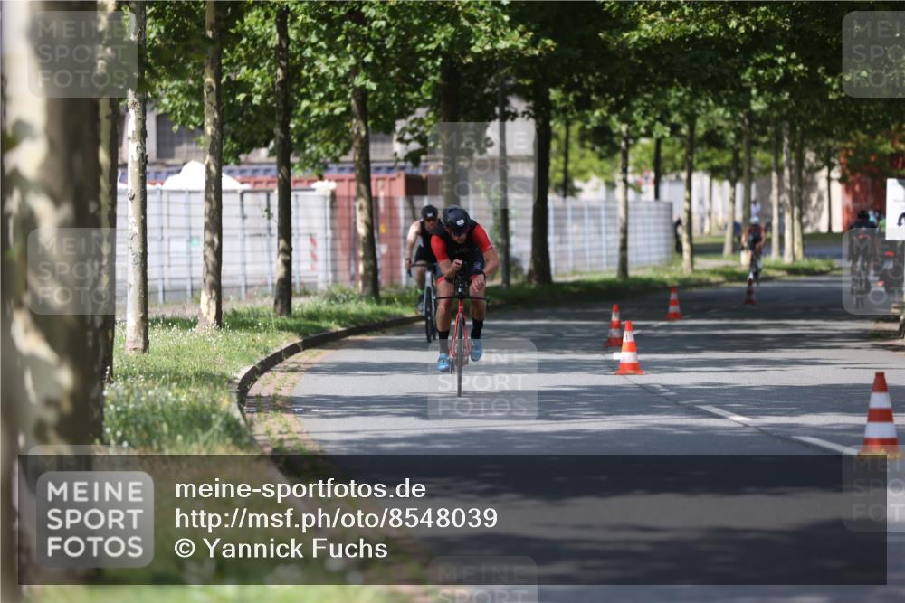 10.08.2025 - GEWOBA Citytriathlon Bremen Yannick Fuchs http://msf.ph/oto/8548039 10.08.2025 12:12:40 Radfahren 640, 692, 769, 851, 875, 885, 1012 meine-sportfotos.de