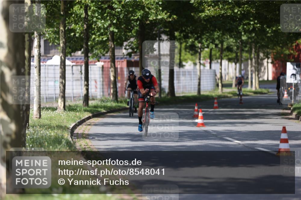 10.08.2025 - GEWOBA Citytriathlon Bremen Yannick Fuchs http://msf.ph/oto/8548041 10.08.2025 12:12:40 Radfahren 640, 692, 769, 851, 875, 885, 1012 meine-sportfotos.de
