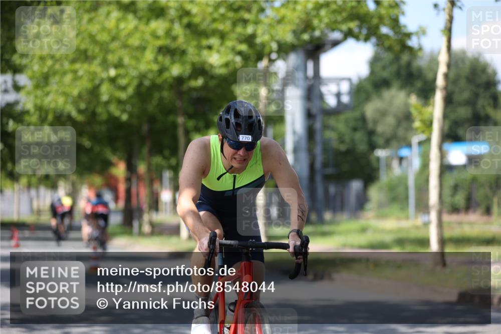 10.08.2025 - GEWOBA Citytriathlon Bremen Yannick Fuchs http://msf.ph/oto/8548044 10.08.2025 13:09:50 Radfahren 681, 770, 942 meine-sportfotos.de
