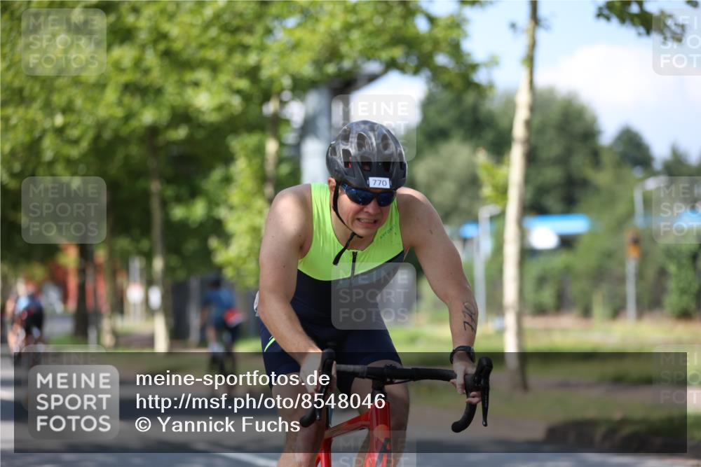 10.08.2025 - GEWOBA Citytriathlon Bremen Yannick Fuchs http://msf.ph/oto/8548046 10.08.2025 13:09:50 Radfahren 681, 770, 942 meine-sportfotos.de